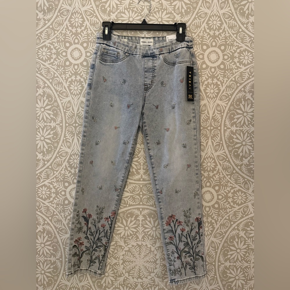 Tribal Embroidered Audrey Mid-Rise Crop Jeans